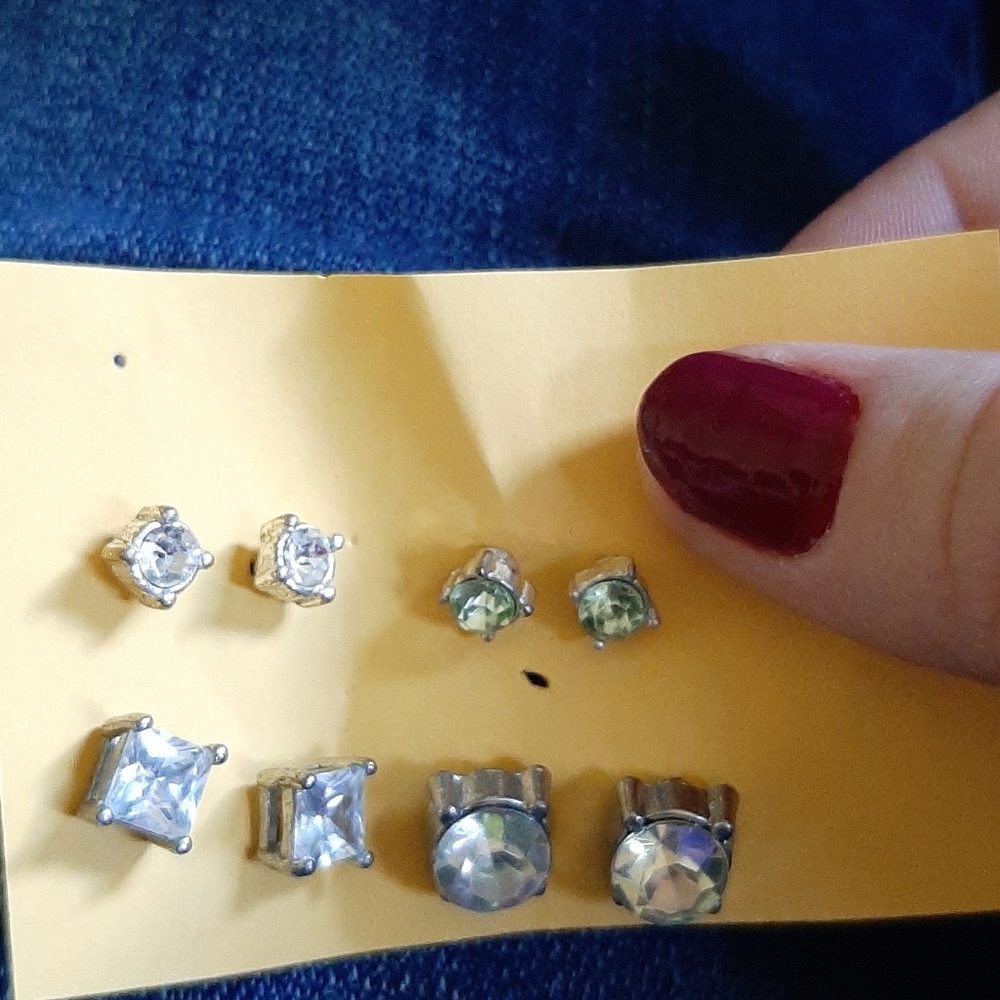 Earings - Picture 3 of 5
